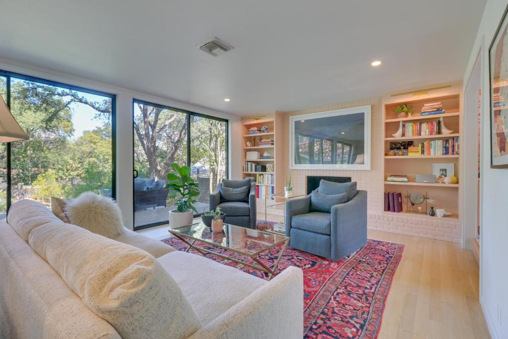 Barton Hills House | Modern Austin Home with Yard about 1 Mi from ACL!