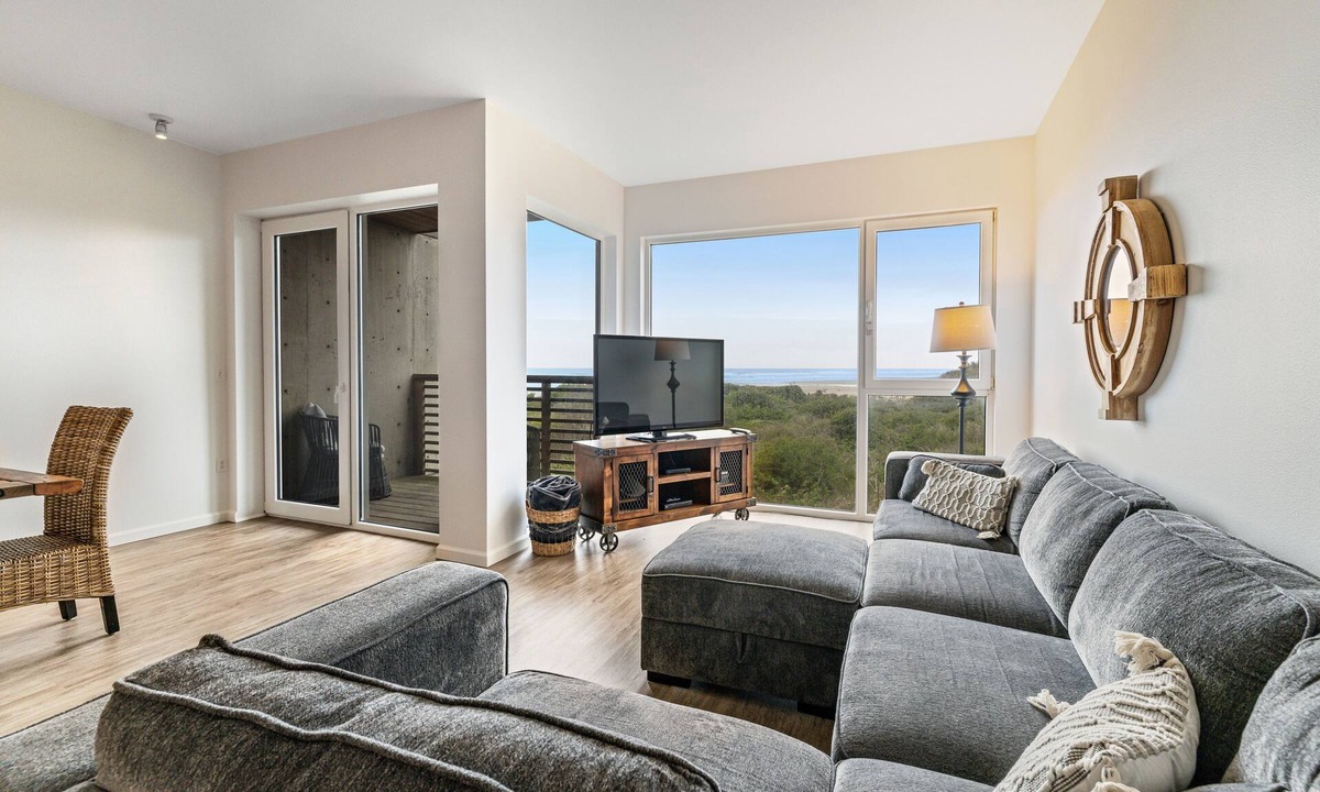 Rockaway Beach House | Modern Condo on the Beach with Spectacular Views