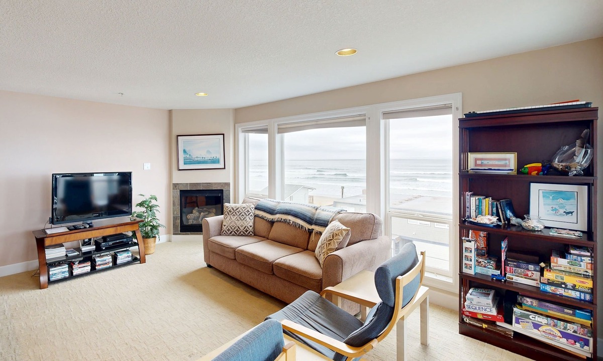 Rockaway Beach Condo | Modern Condo with Gorgeous Views, Balcony, & WiFi - Quick Walk to Beach