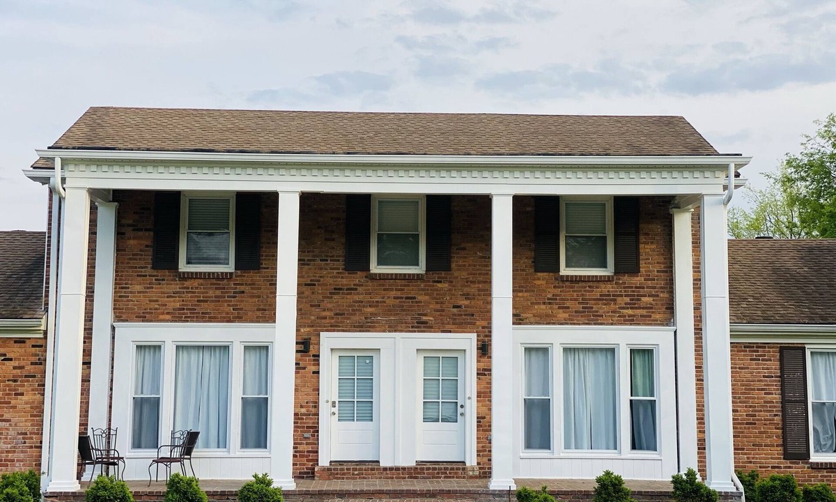 Nashville House | Modern | Elegant | Convenient