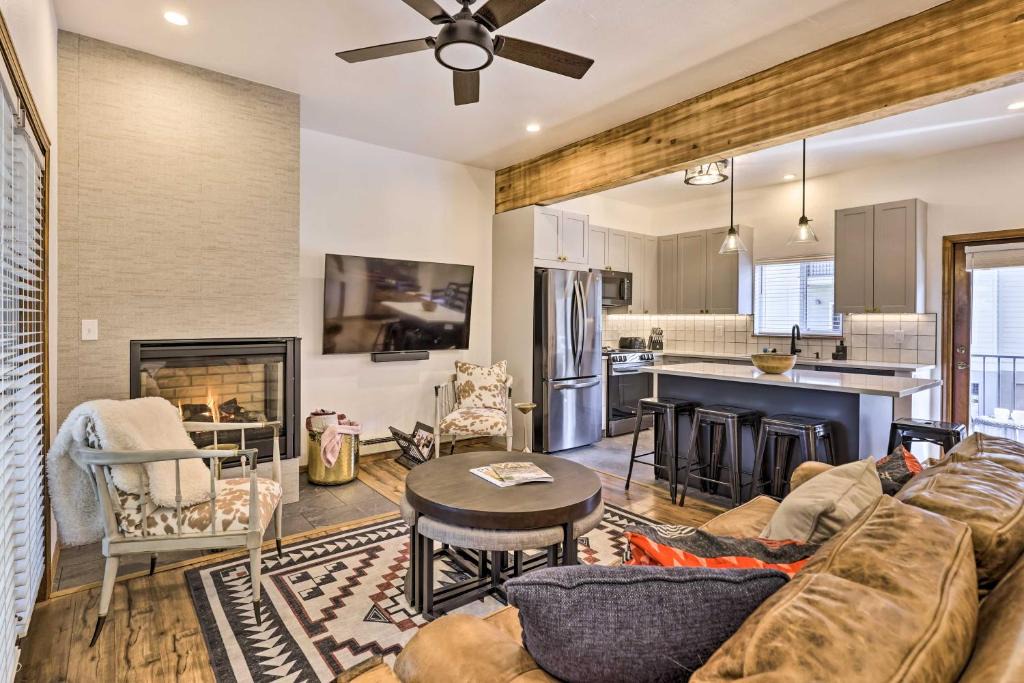 Eagle-Vail House | Modern Mountain-View Townhome about 4 Mi to Slopes