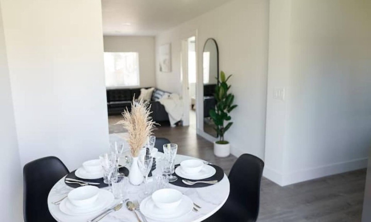 Everett House | Modern New townhome in Everett