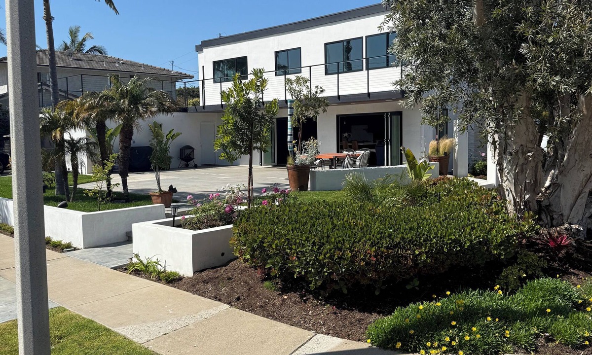 Seal Beach House | Modern Seal Beach Retreat Walk to Pier Relax & Explore OC Attractions