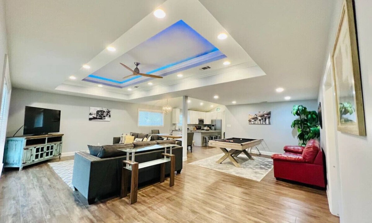 Fillmore Apartment | Modern Spacious Home with Pool Table and Projector 10 Min to FQ