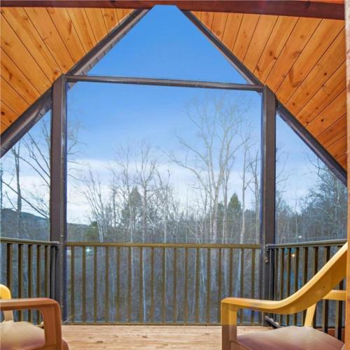 White Oak Lodge House | Moondance Cabin-Enjoy Your Journey To The Smokies!
