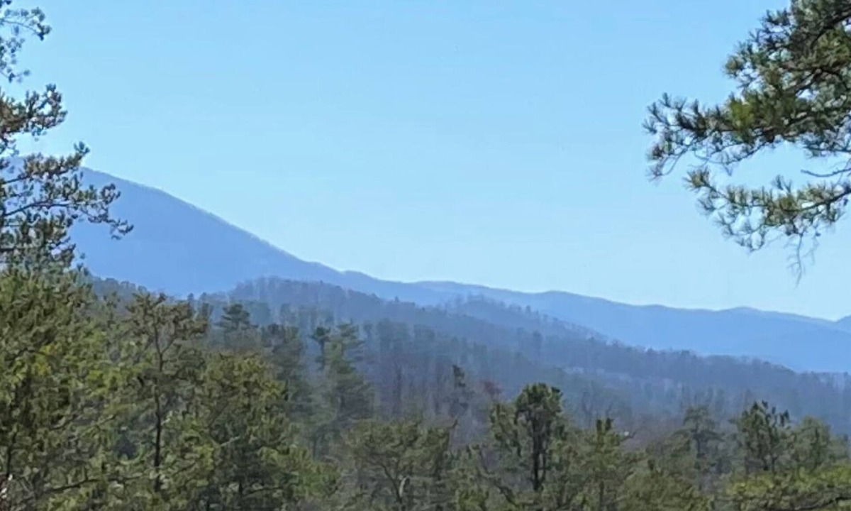 Gatlinburg - Pigeon Forge Cabin | Mtn.View from Hottub, A+ Location 2 Mi to PF.Pkwy,Not up Mtn,Private,SUPERCLEAN
