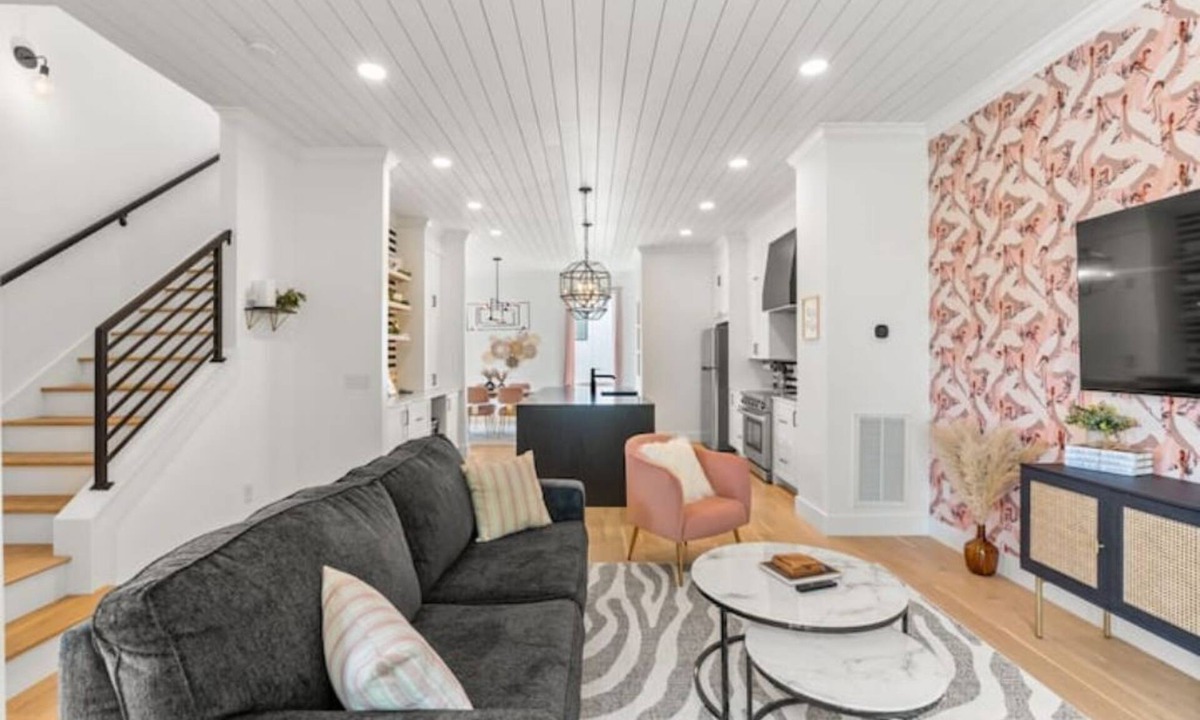 Hope Gardens House | Music City Townhome, Skyline View From Rooftop, Perfect For Longer Stays