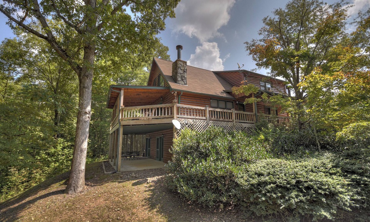 Morganton Cabin | My Mountain Escape, Pet Friendly, Hot Tub, 15 minutes from Blue Ridge