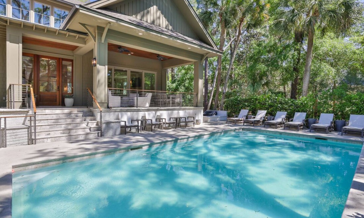 Sea Pines House | Nearly New Sea Pines Beach Home - Great Location 2 Min Walk to Sea Pines Beach