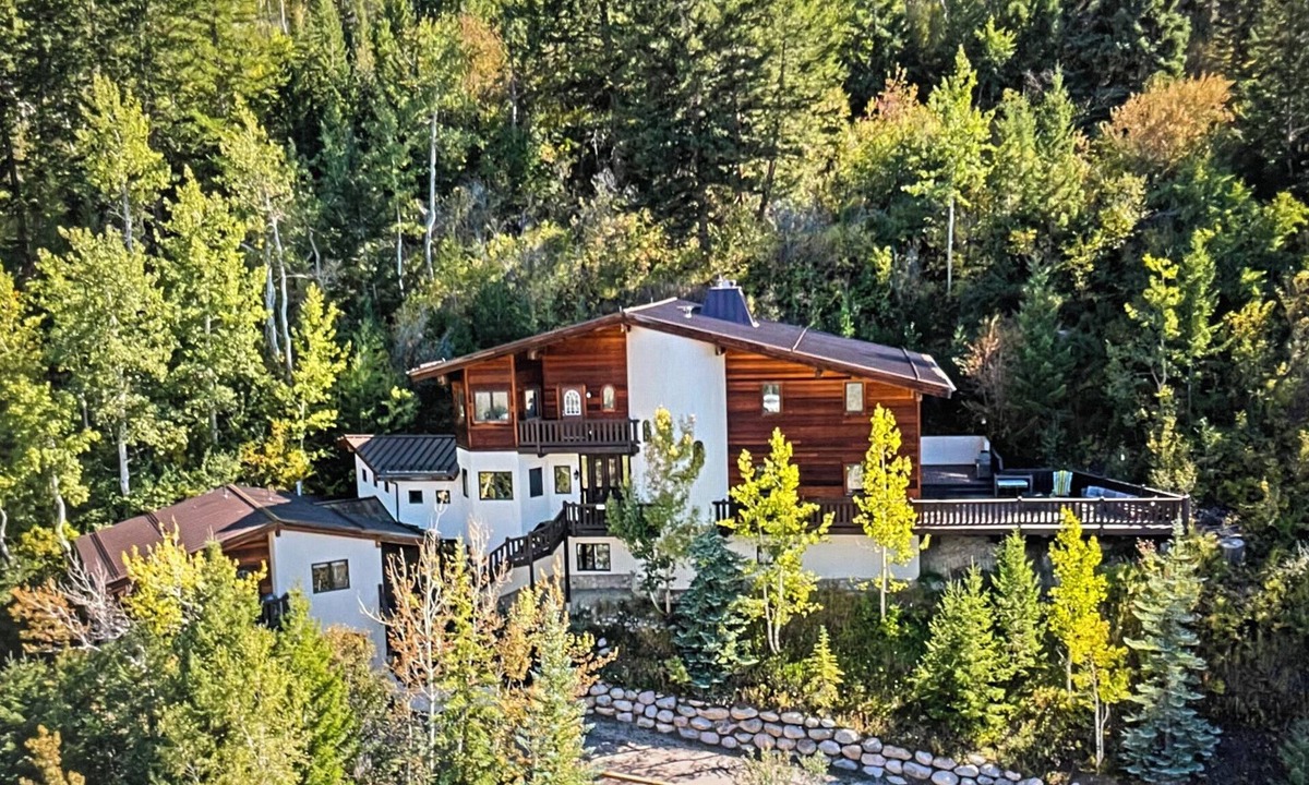 Eagle-Vail House | Nestled btw Vail & Beaver Creek, up to 27 people,golf, pickleball, resorts close