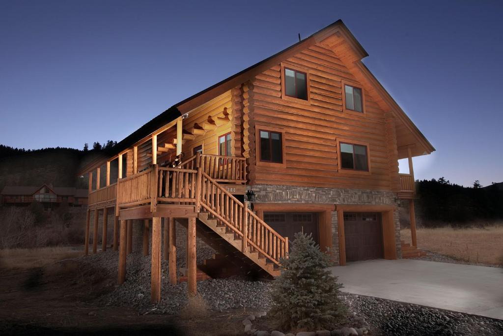 South Fork House | New Build - South Fork Retreat with river view! 5 BR for 14!