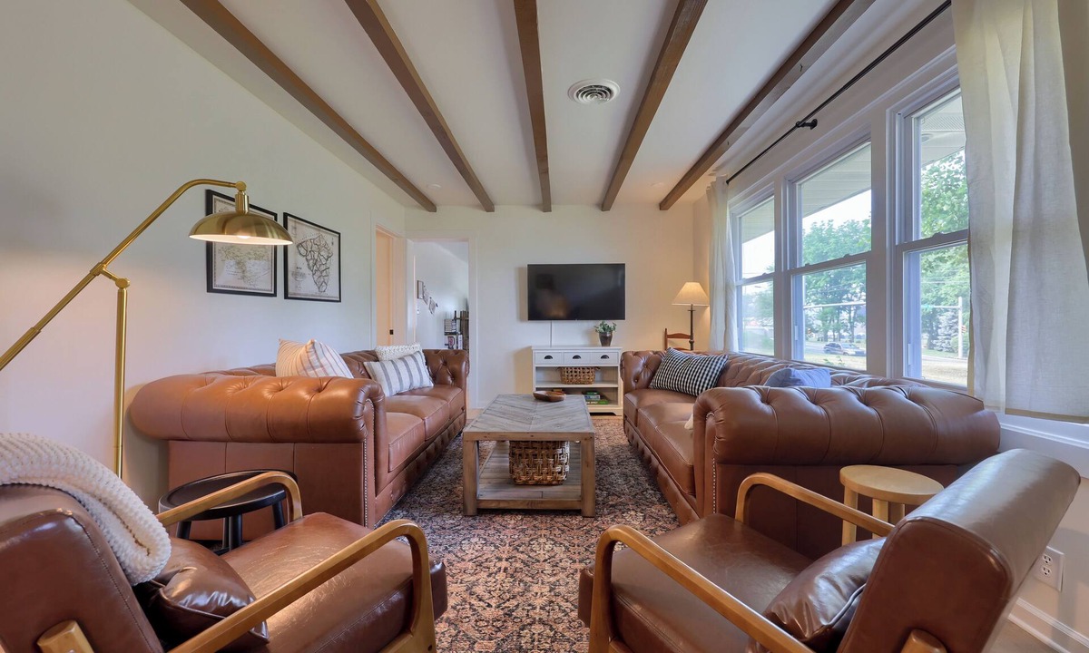 Ronks House | New! Sleeps 16! Across from Sight&Sound! Location!