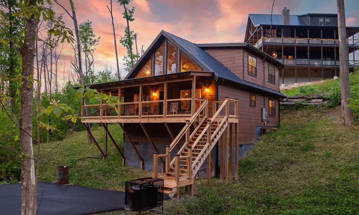 Chalet Village North Cabin | Newly Built Modern 3 BR w/WiFi, Hot Tub, Community Pool and Close to Downtown