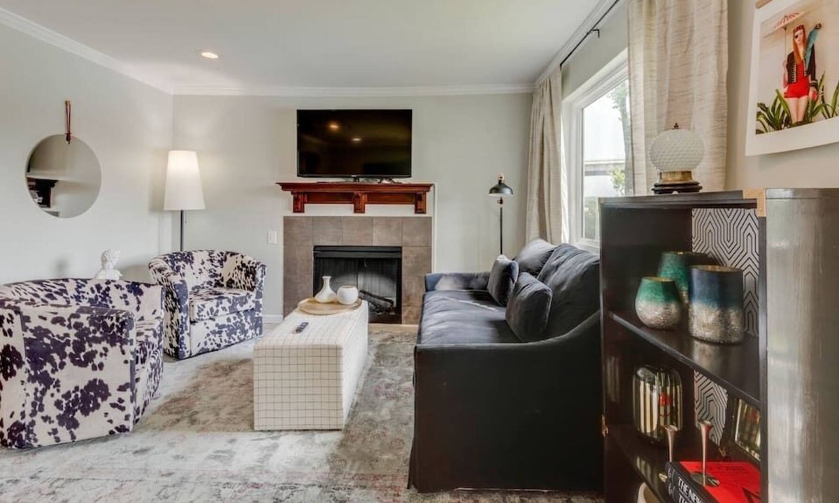 North Capitol Apartment | Newly decorated , freshly remodeled , thoughtfully designed with a speakeasy vibe
