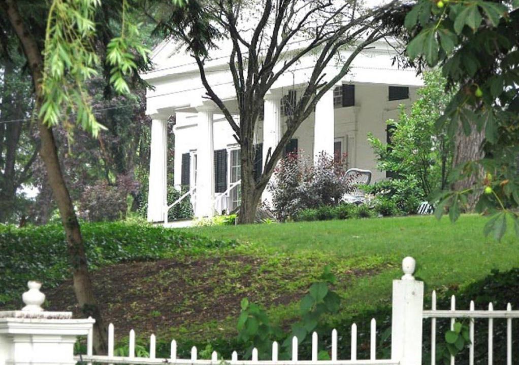 Lewiston House | Niagara Gorge Mansion in Historic Village 5 Minutes from Falls