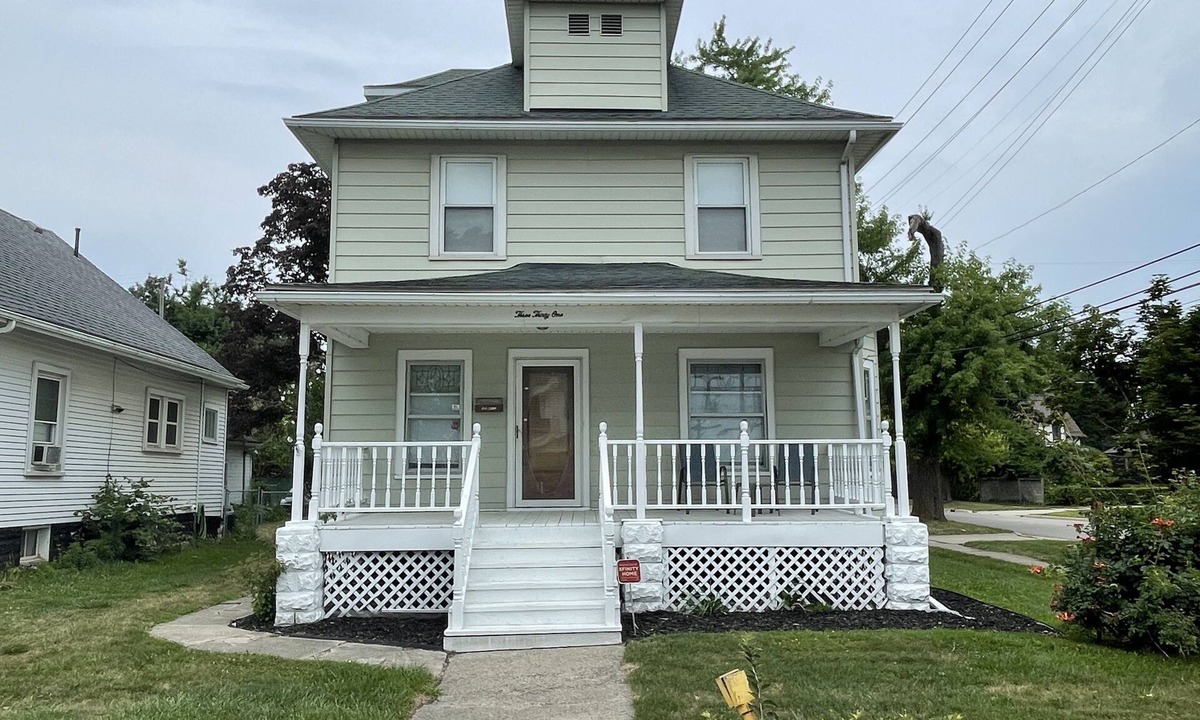 Monroe House | Nice Entire House, Minutes from Downtown