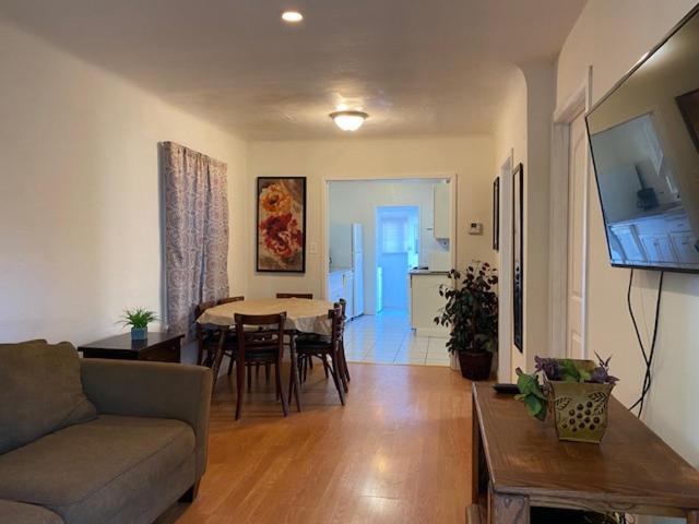 Burbank House | Nice Home in Burbank