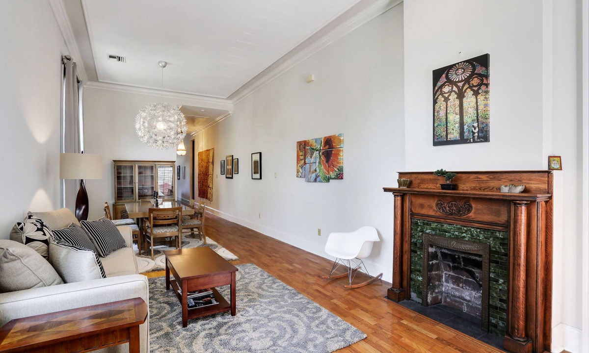 West Riverside House | Off Magazine St., Spacious, Charming Walk to Whole Foods, bars and shops