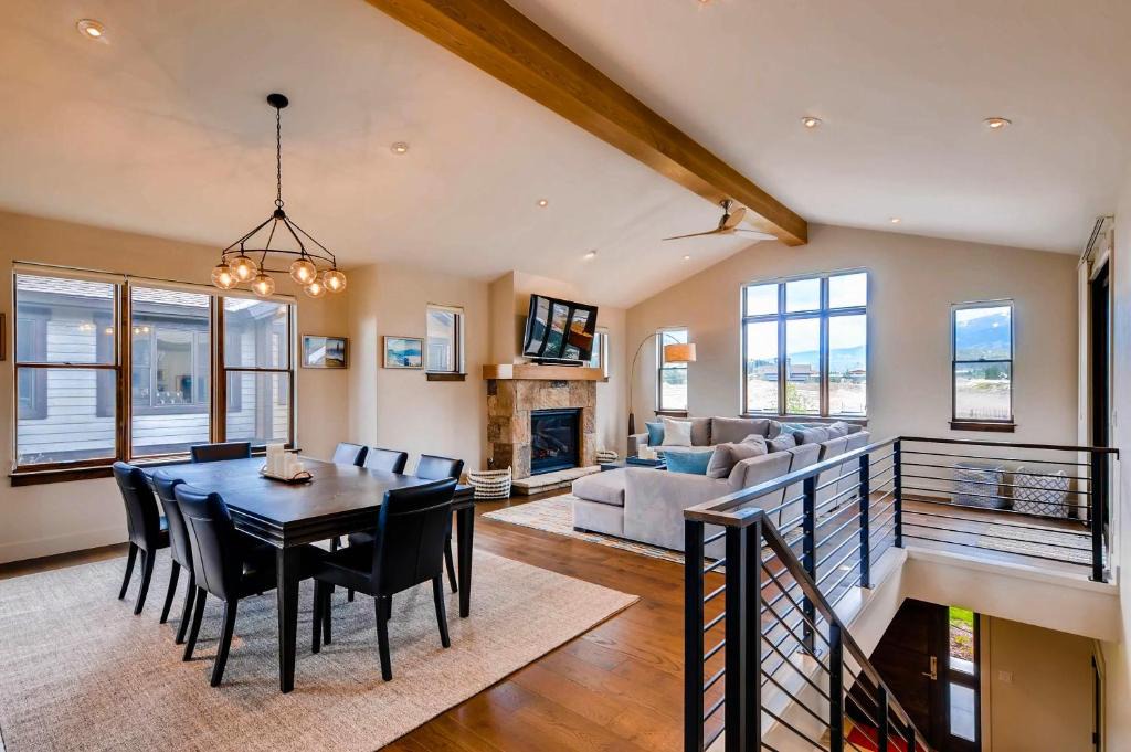 Fairmount On The River House | On the Corner at The Shores