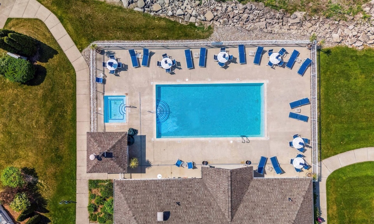 Saint Joseph House | On The River, Assn Pool & Hot Tub, Water Taxi in Summer