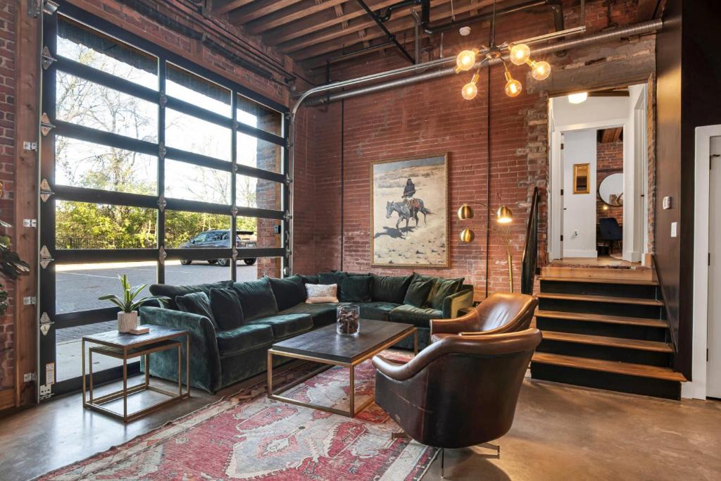 Nashville House | One-Of-A-Kind! Roll Up Garage Door-Pool, Speakeasy