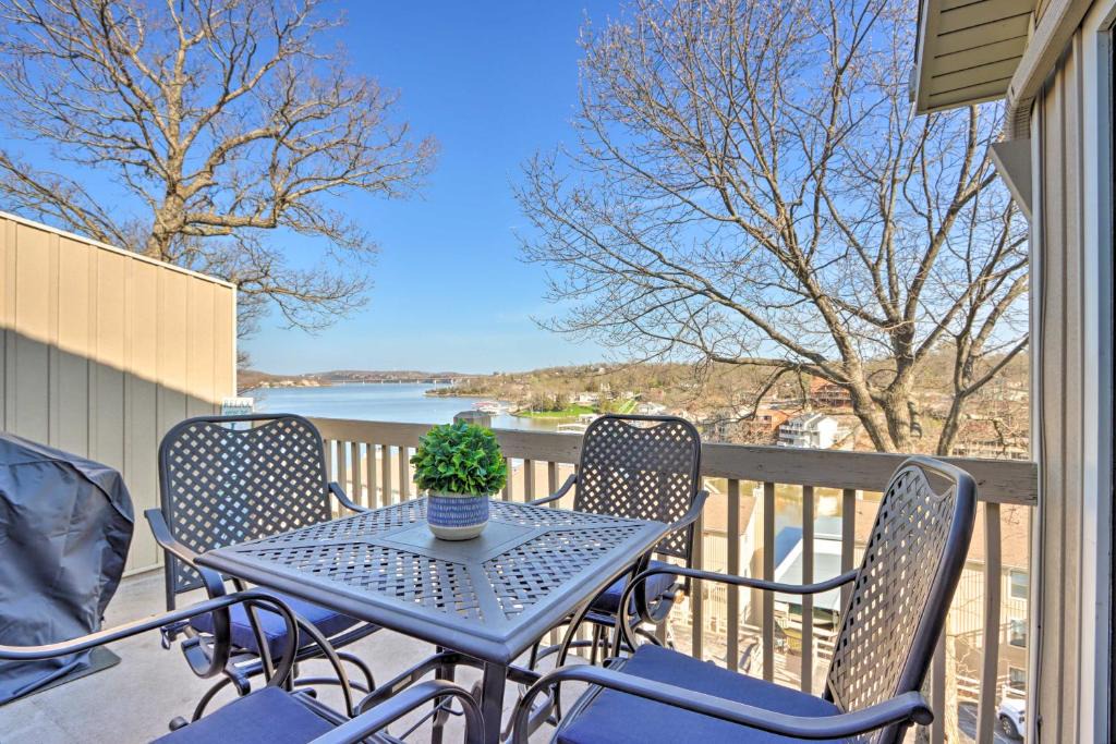 Osage Beach Apartment | Osage Beach Condo with Pools and Boat Dock Access