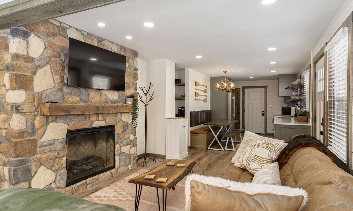 Lake Orion House | Paddler's Paradise: Serene Lake-Front Retreat in Lake Orion, MI