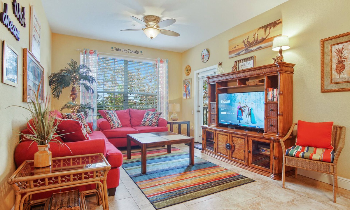 Windsor Hills Condo | Palm Tree Paradise! Bright Tropical Fun with “Frozen” Bedroom - 3 mi from WDW