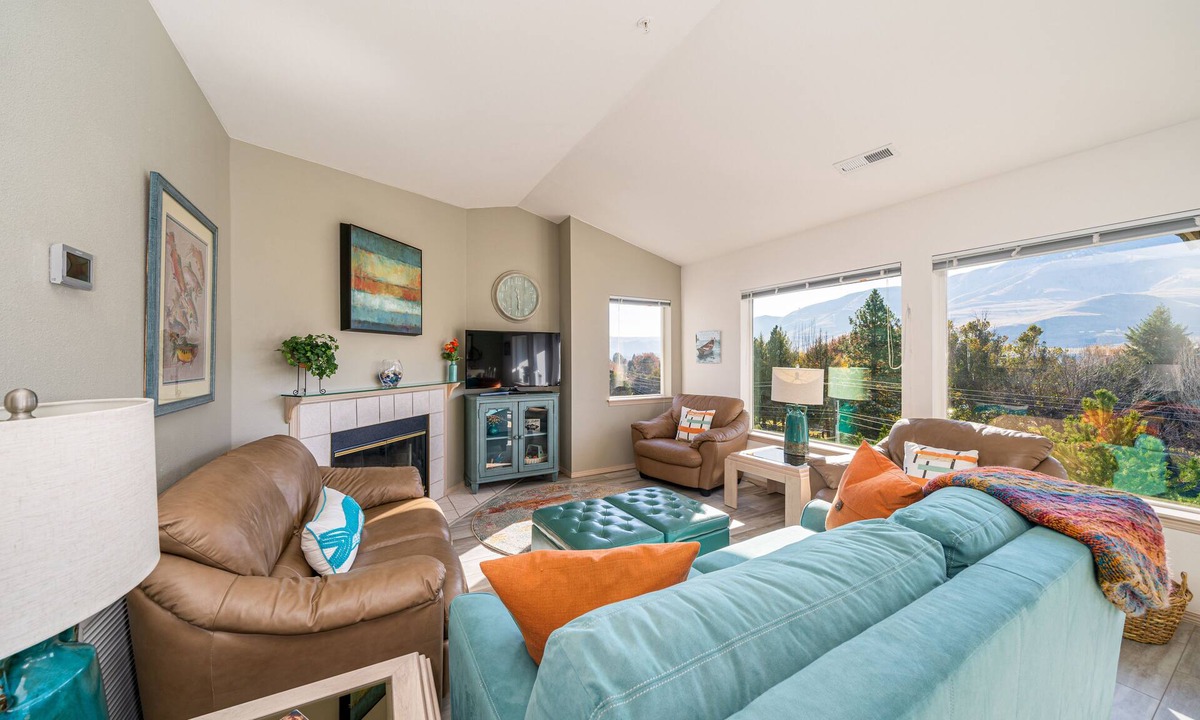 Chelan Condo | Park Pointe A301 - Community Pool/Hot tub