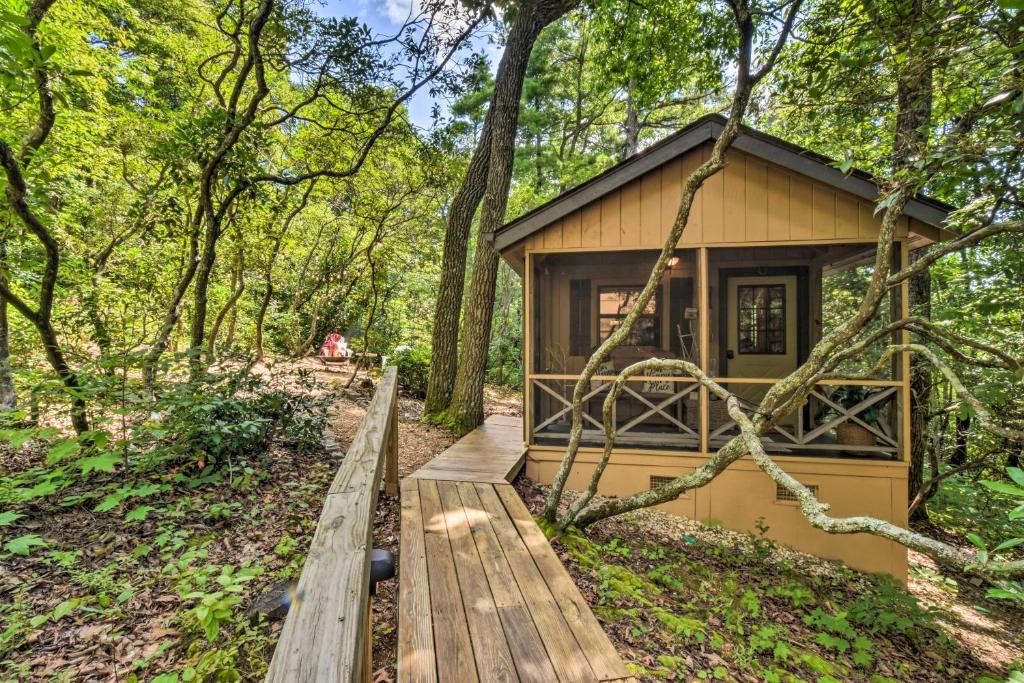 Clayton Apartment | Peaceful Clayton Carriage House with Fire Pit!