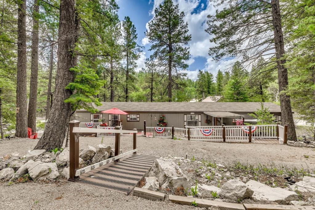 Cloudcroft House | Peaceful Cloudcroft Vacation Rental Walk to Shops