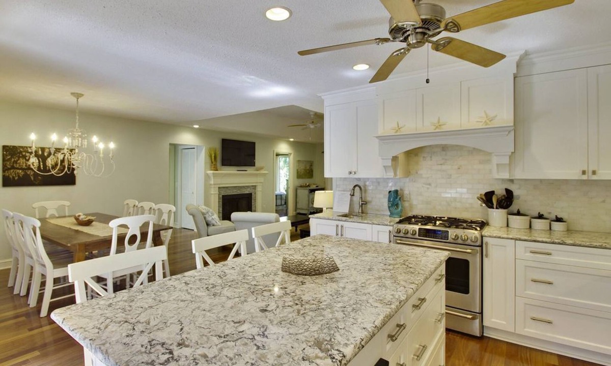 West Beach Cottage | Perfect cottage in popular Inlet Cove!