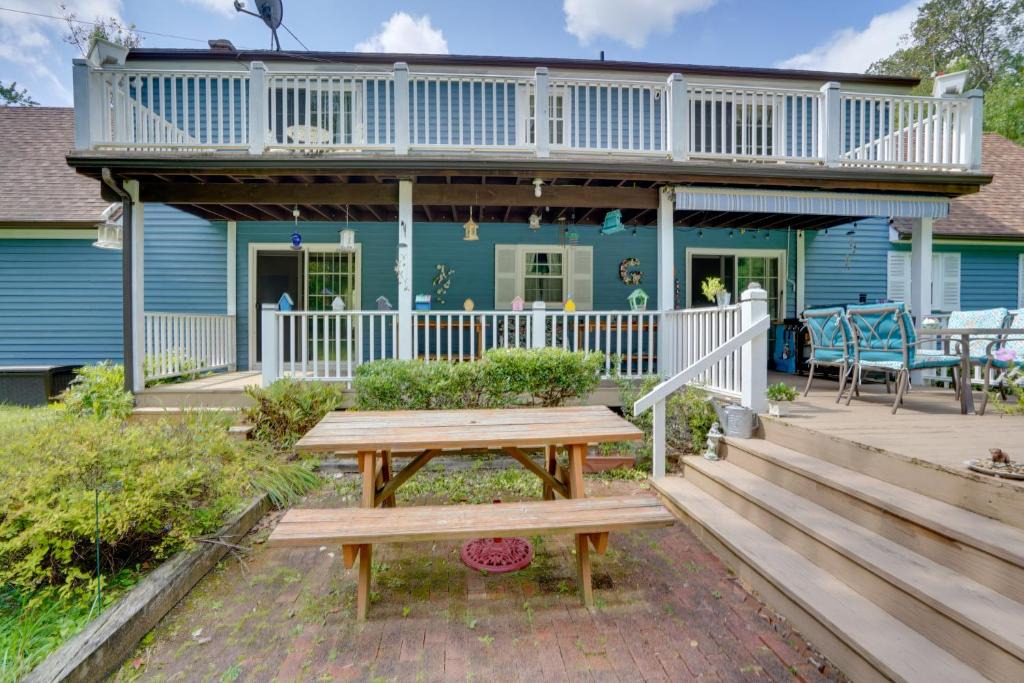 Pittsfield House | Pittsfield Home with Deck - 12 Mi to Jiminy Peak!