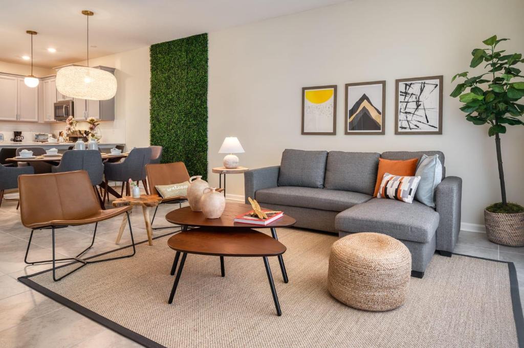 Four Corners House | Pleasant home with lake view and themed bedroom