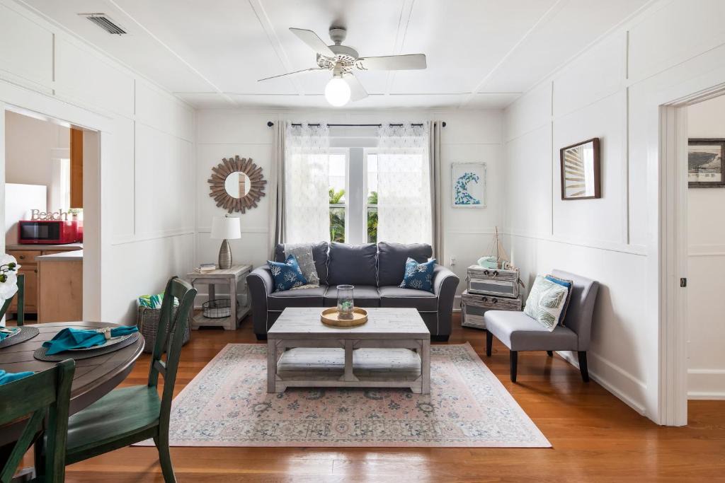 Uptown - Upper Duval House | Point Break Suites