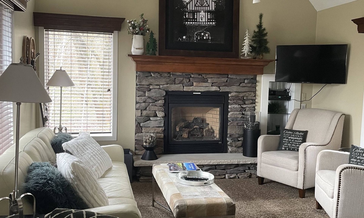 Clymer Condo | Prime Location! Next to Main Lodge, Mountain&Summer Adventures. 3Bed&3Full Bath.