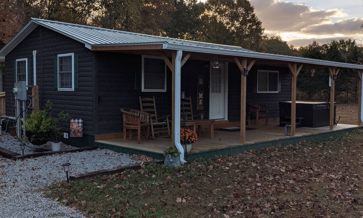 Columbia Cabin | Private cabin located on 7 acres in the country