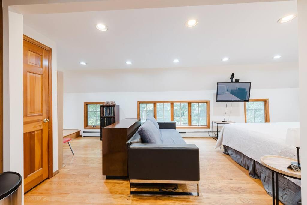 Glen Head Apartment | Private estate apartment.