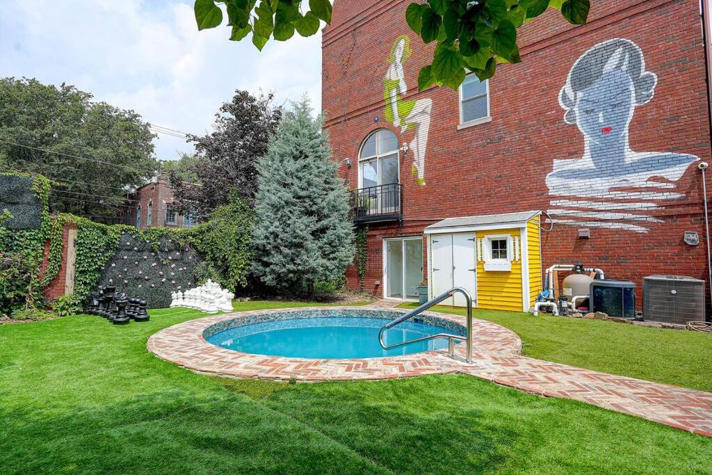 Southwark Apartment | PRIVATE HEATED POOL with CITY views and GYM!