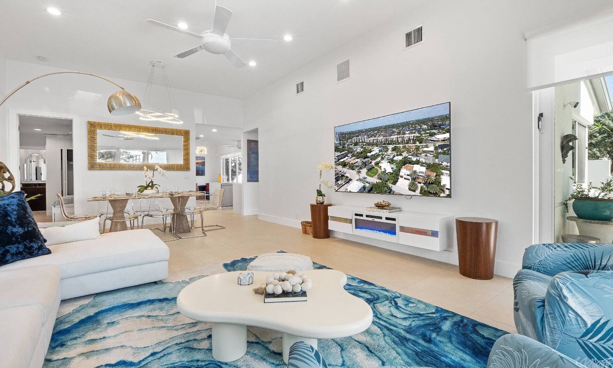 Dolphin Isles House | Private Pool | Kayaks | Games | Las Olas Fun Modern Beachfront Luxury 30 Seconds to Beach Sea La Vi