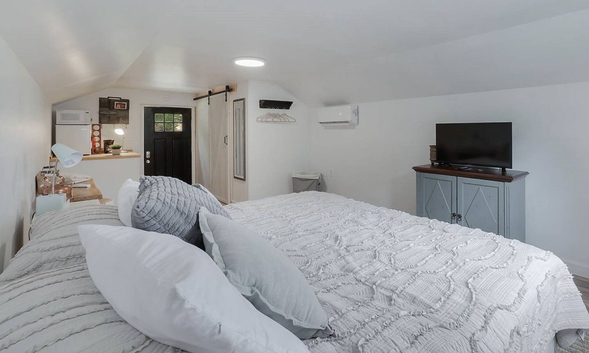 Lookout Mountain Apartment | Quite Quaint & Tranquil Studio Apartment