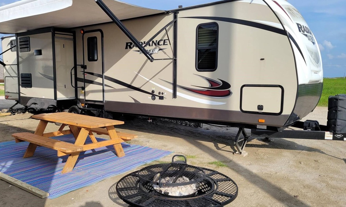 Port Bolivar House | Rad Beach Camper at Haileys Beach-n-Bay Resort