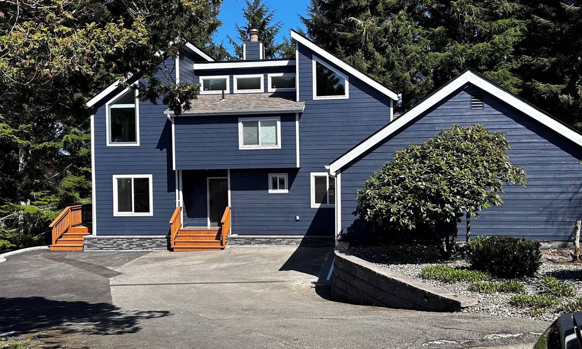 Reedsport House | Ranch Road Retreat 3 bd 2.5 bath Sleeps 6 Beautiful views.