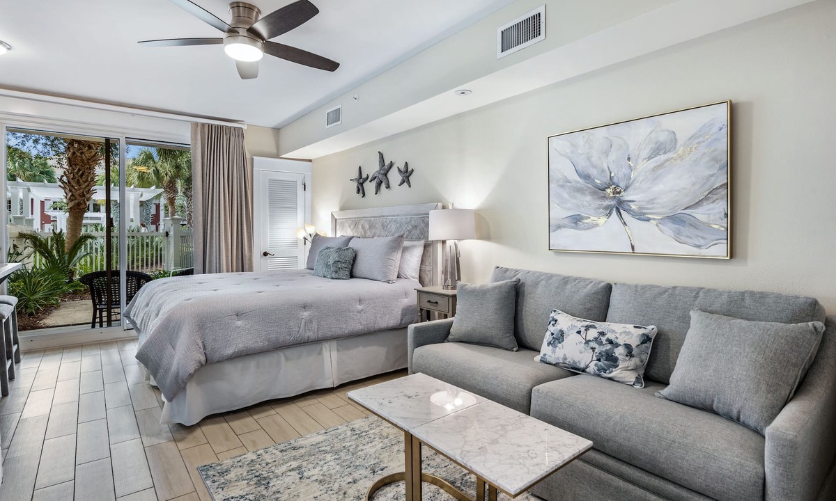 Baytowne Wharf Condo | RARE Poolside Studio at Baytowne Wharf! Walk out to Pool, Hot Tub, Beach Tram
