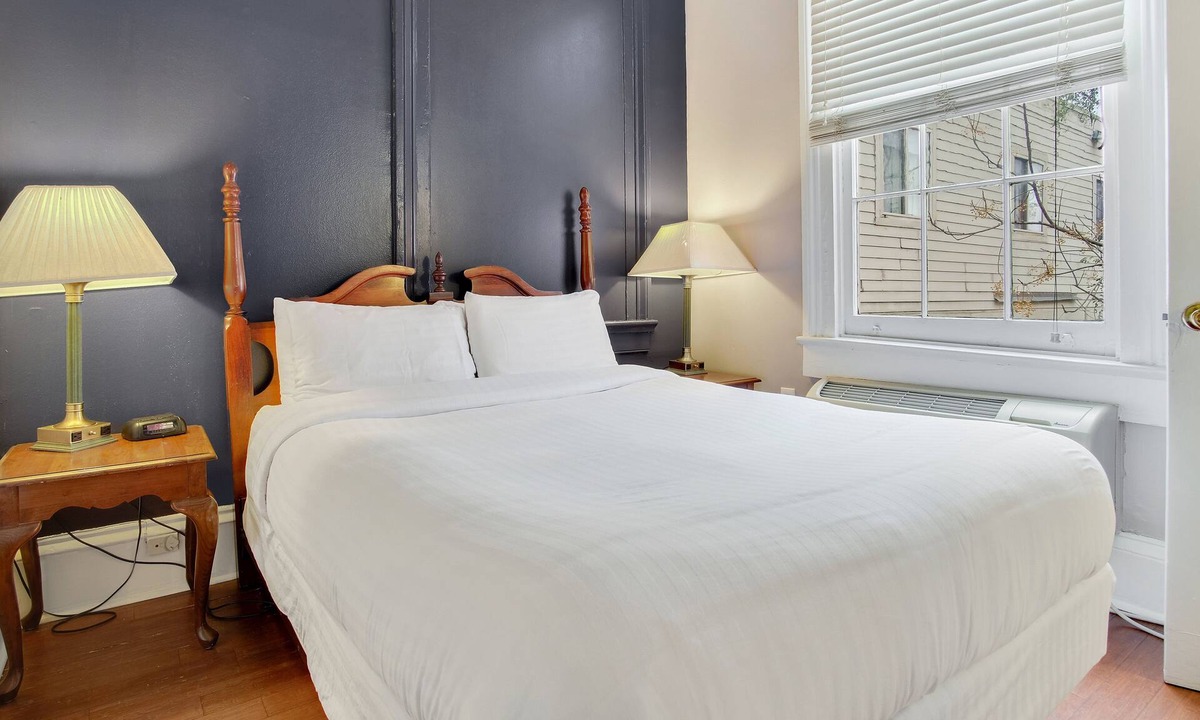 Treme Hotel | Rathbone Mansions - Two Queen Suite