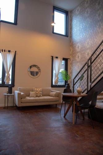 Center City Apartment | Reading Viaduct Loft, City Center, CONTACTLESS CHECK IN