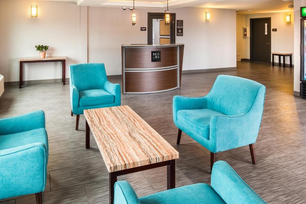 Northwest Everett Hotel | Red Lion Inn and Suites Everett