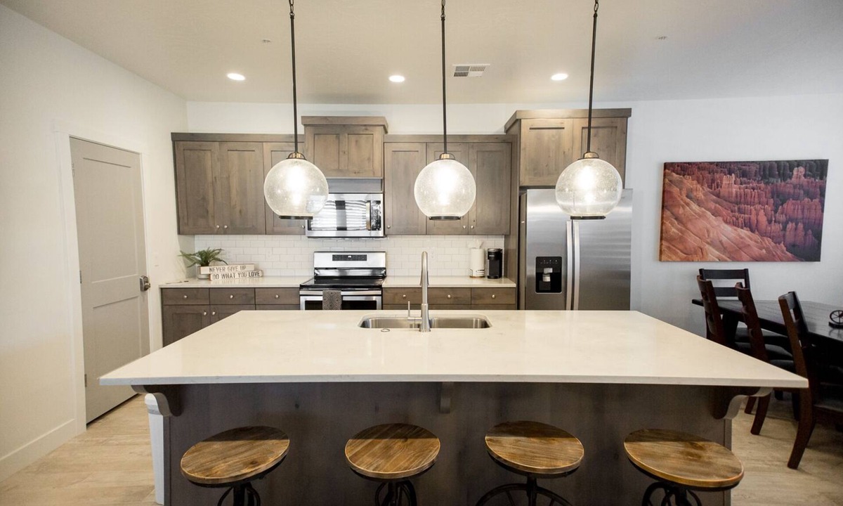 Washington Fields Condo | ⛏️ Red Rock ⛏️ Adventurous Desert Experience | POOL IS OPEN!