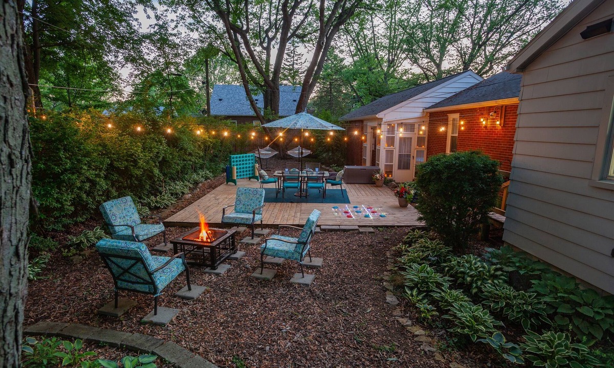 Bowling Green House | Refreshing Mid Mod Retreat BG