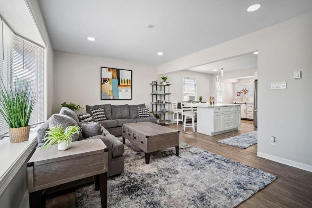 Southend House | Relax and enjoy the Beach Beautifully updated